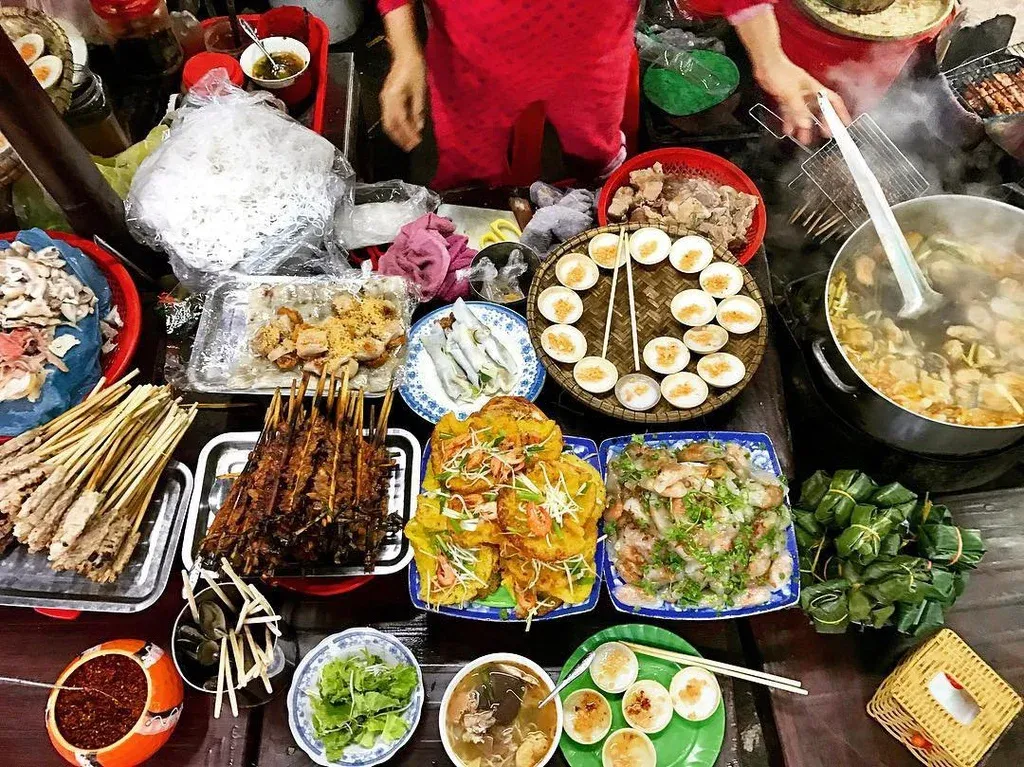 "Ẩm Thực Đường Phố" Là Gì & Vì Sao Hấp Dẫn?