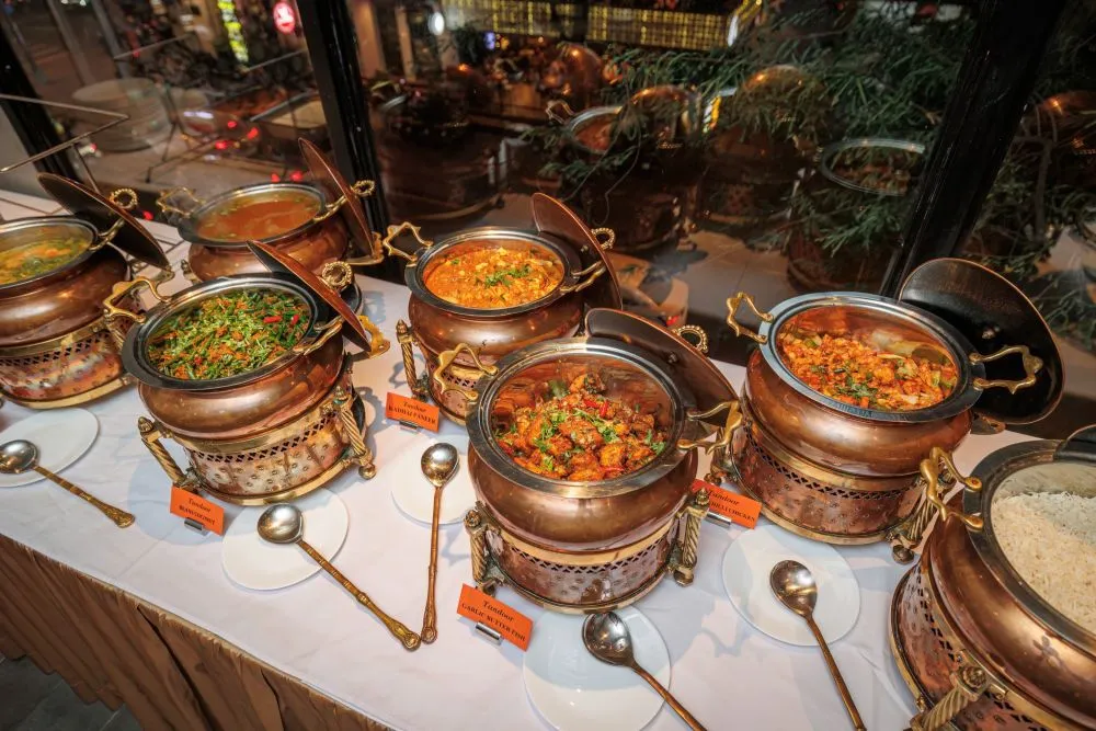 Các Món Ăn & Phong Cách Tiêu Biểu Có Thể Gặp Tại Việt Nam