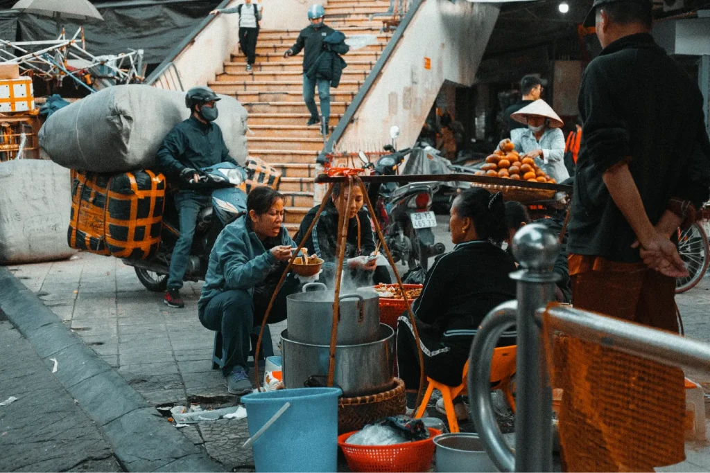 Trải Nghiệm Dùng Bữa Tại Quán Ẩm Thực Đường Phố